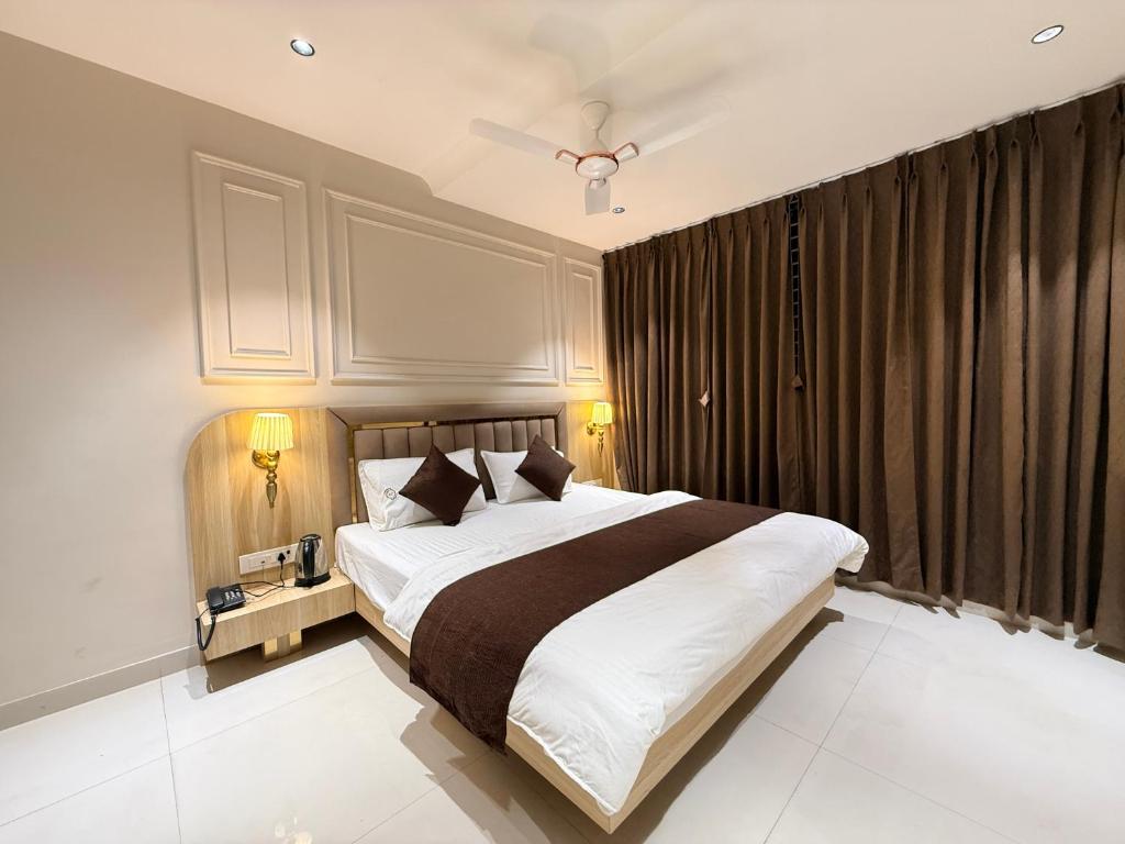 AC vs Non-AC rooms at Shri Mahakaleshwar Bhakta Niwas Ujjain